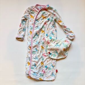 Magnetic Me NB - 3 unicorn gown and bib